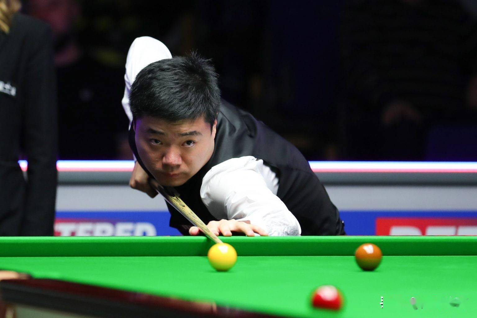 凳深度和球 凳深度和球